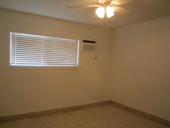 Building Photo - Immaculate 2 Bedroom Loma Linda Duplex