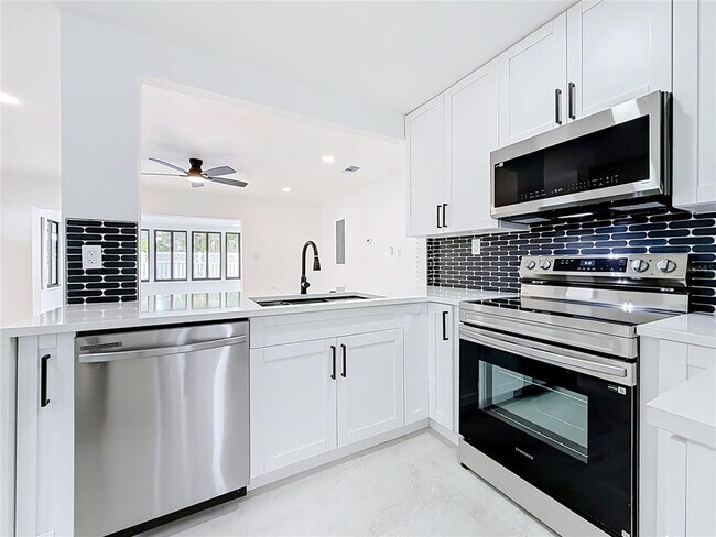 Building Photo - 2472 Tradewinds Dr