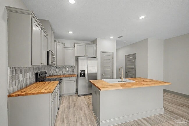 Building Photo - 9055 Golden Eye Dr