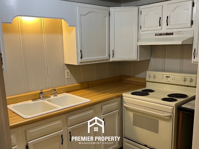 Building Photo - Cozy 1BR Apartment Near Downtown Huntsville w/ Bright Windows & Yard Access