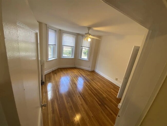 Primary Photo - 5 Barrows St