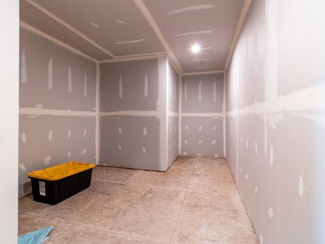 Building Photo - WINTER RENTAL - 3 BED 2.5 BATH SINGLE FAMI...