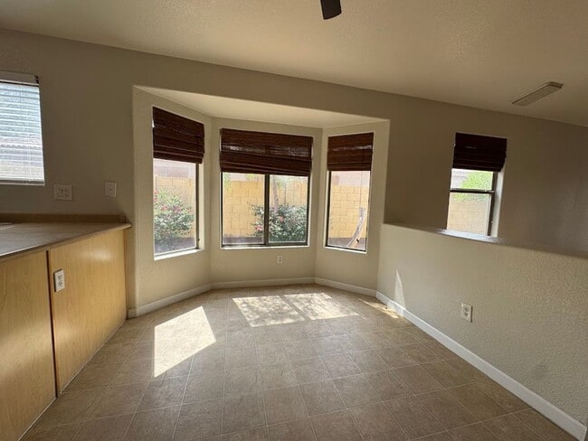 Building Photo - BEAUTIFUL 3 BEDROOM 2 BATHROOM HOME IN GOO...