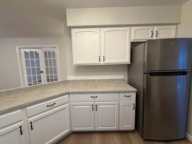 Building Photo - 328 Myrtle Ave