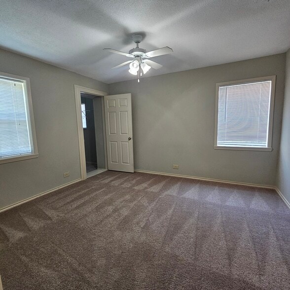Building Photo - 10135 Kilarney Dr