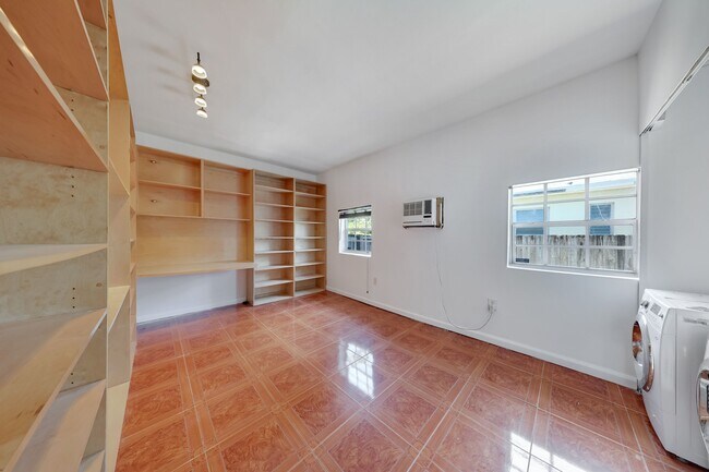 Building Photo - 13521 S Biscayne River Dr