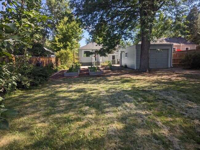 Building Photo - Charming Old Town Longmont Home!