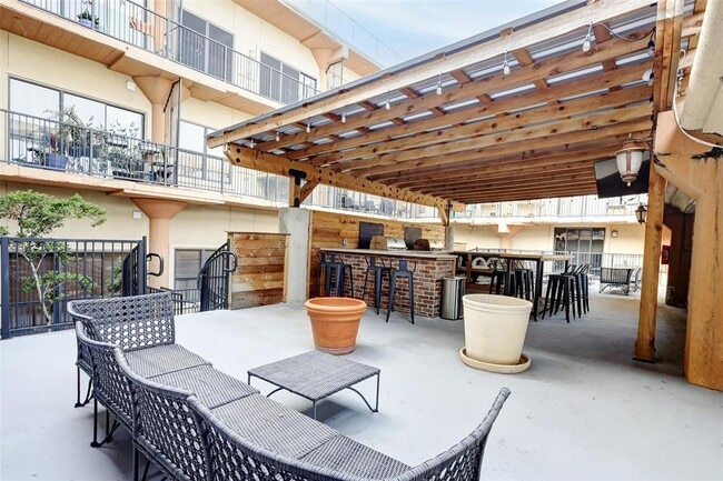 Building Photo - 2205 McKinney St