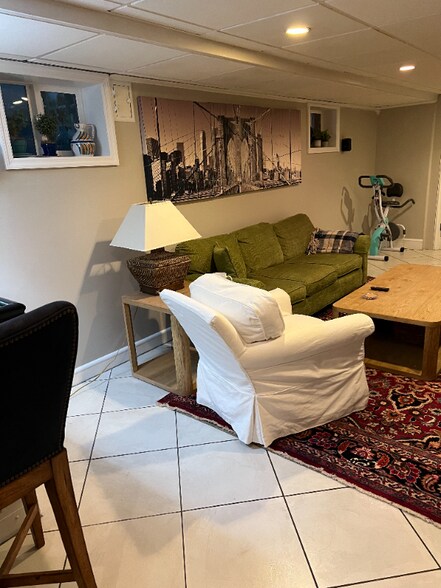 Building Photo - 219 Cumley Terrace