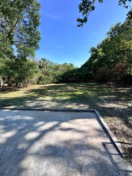 Building Photo - 6650 Pinnochio Dr