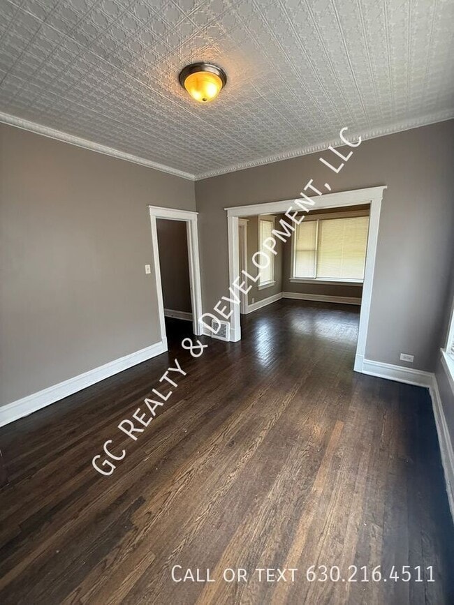 Building Photo - 9232 S Anthony Ave