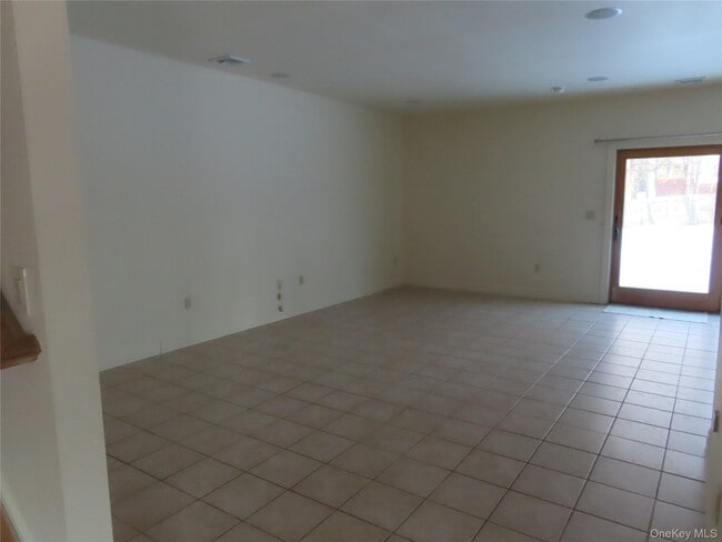 Building Photo - 71 Railroad Ave