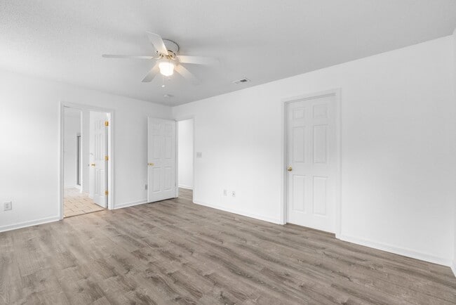 Building Photo - 129 Kellerhis Dr