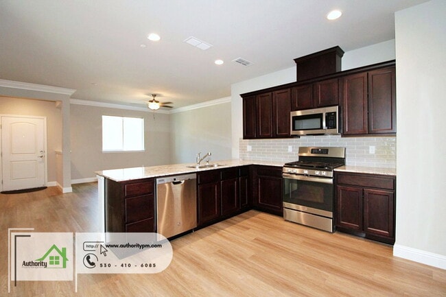 Building Photo - 867 Congaree Ln