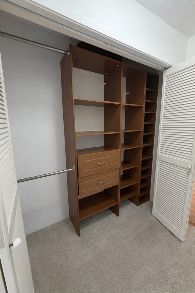 Building Photo - Luxury High-Floor Condo with Panoramic Ocean & Diamond Head Views | 2 Parking | Great Building Am...