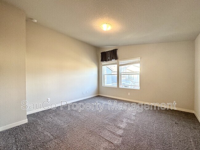 Building Photo - 6648 SE Genrosa St