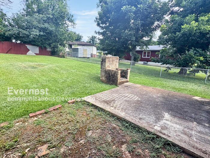 Building Photo - 1549 Elm St SW