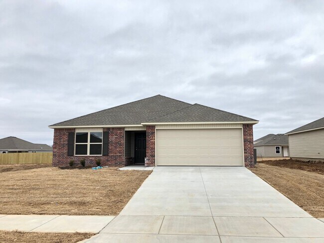 Building Photo - 3 bedroom 2 bath, 2c garage.  very nice home for rent.