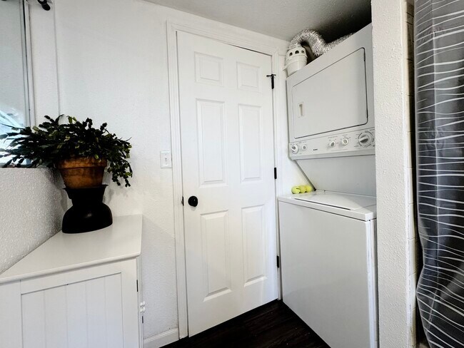 Building Photo - 16060 39th Ave