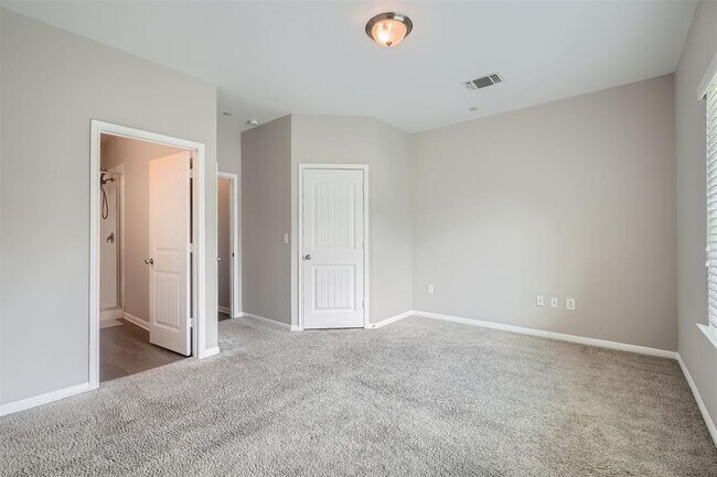 Building Photo - 516 E Slaughter Ln