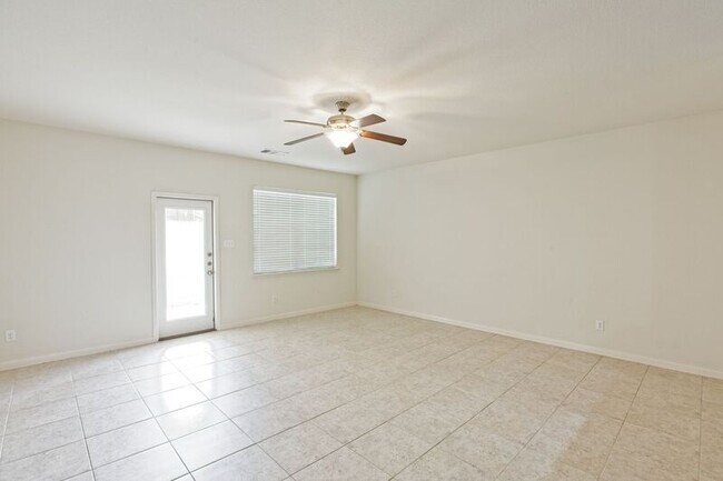 Building Photo - 1829 Persimmon Dr
