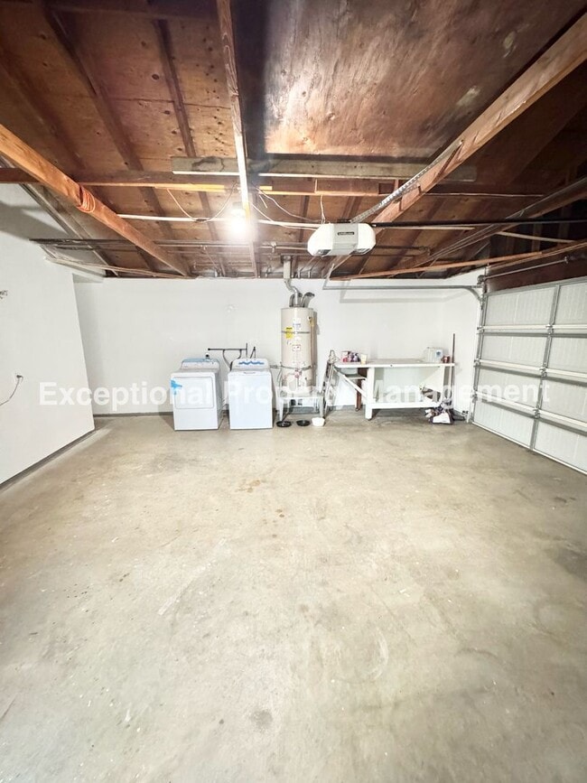 Building Photo - Great 3 bed 2 bath single story home