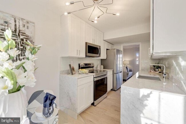 Building Photo - 4940 Bradley Blvd