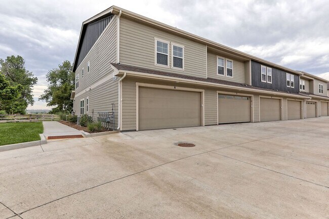 Building Photo - 1695 Grand Ave