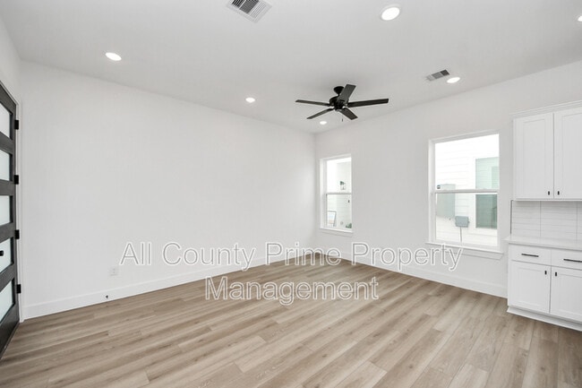 Building Photo - 2708 Bostic St