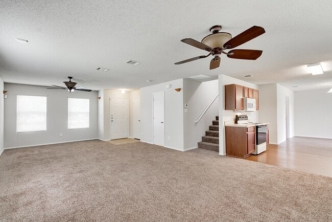 Building Photo - 937 Canary Dr
