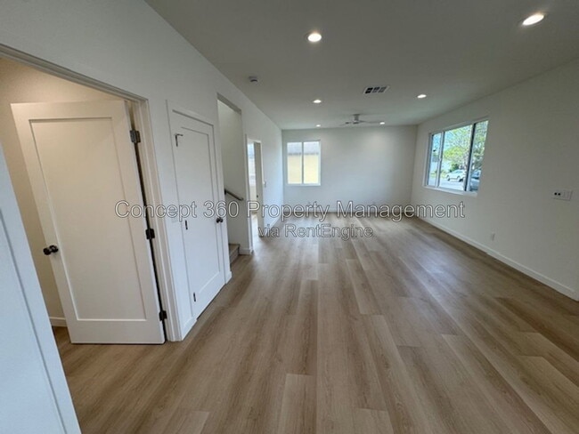 Building Photo - 6168 Briercrest Ave