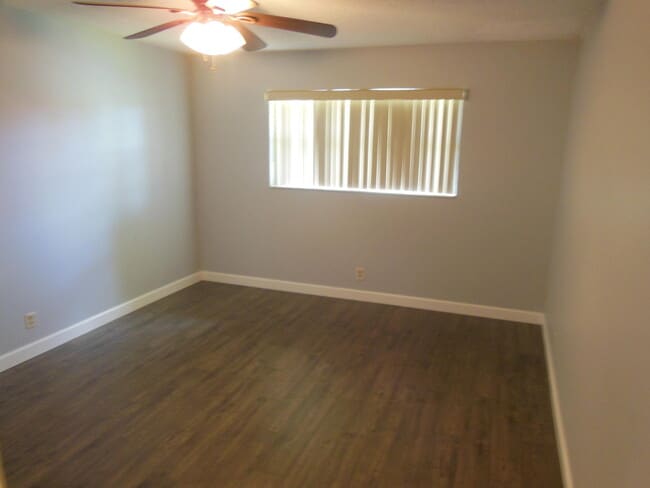 Building Photo - 105 Lake Helen Dr