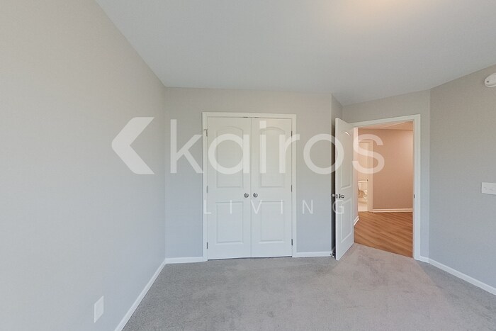 Building Photo - 749 Park Ln