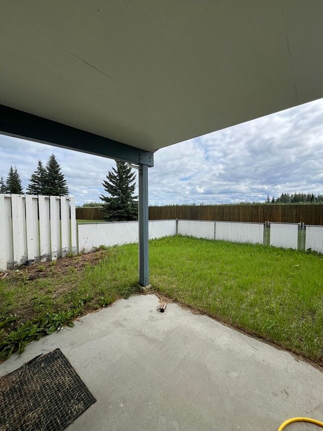 Building Photo - Partially furnished/heat included/4 bedroom