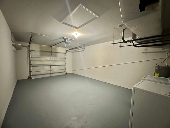 Building Photo - Spacious 3 Bed Duplex With Garage in SW Cape Coral