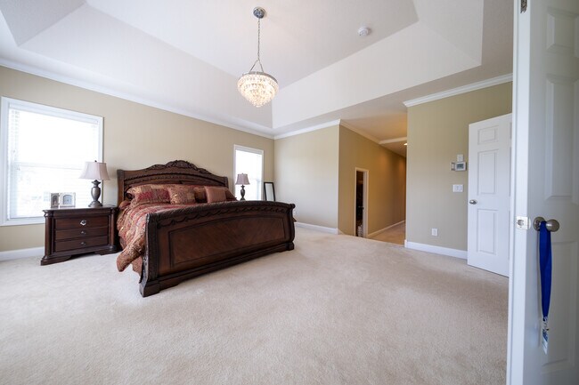 Building Photo - 727 Aster Rd