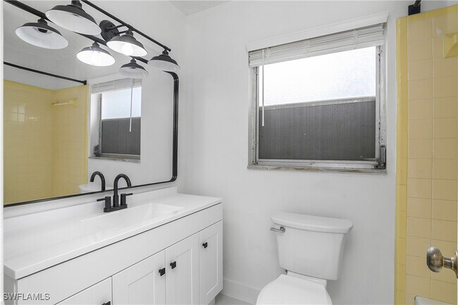 Building Photo - 48 Republic Dr