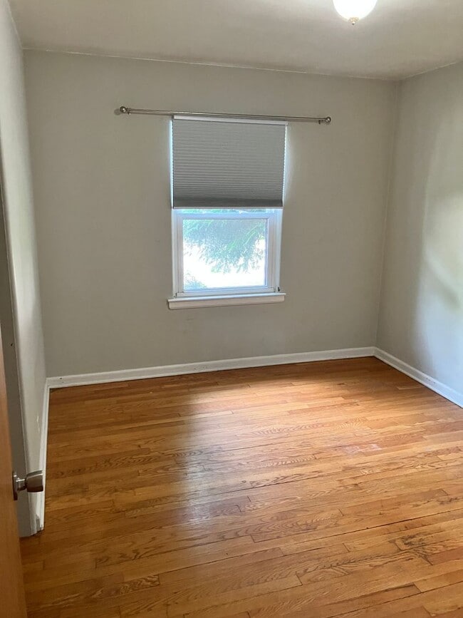 Building Photo - Lovely Single Family House in Kenosha