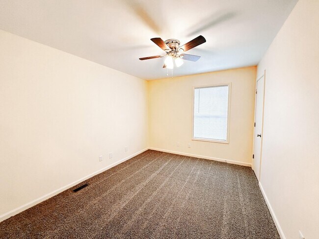 Building Photo - 108 Coyote Ct