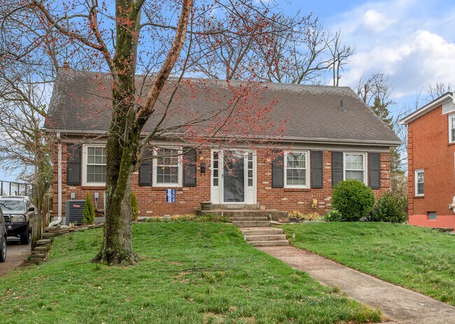 Building Photo - 653 Mt Vernon Dr