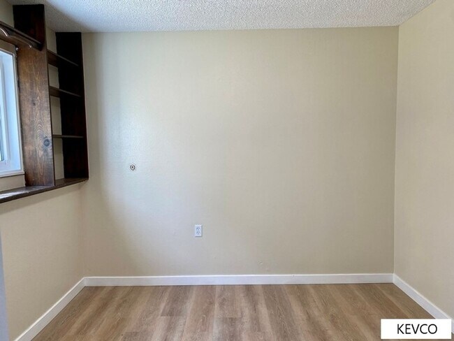 Building Photo - Sprawling Four Bedroom Home