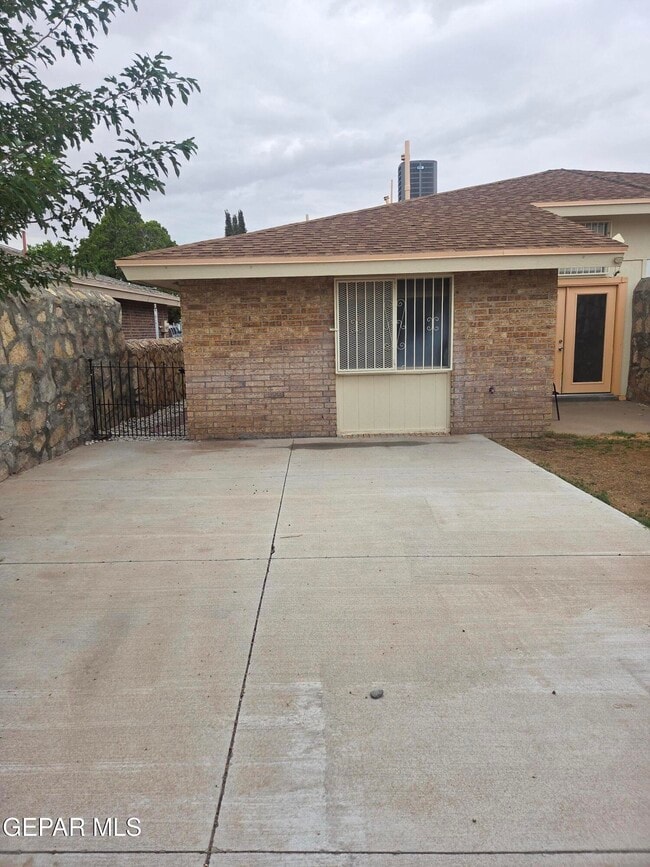 Building Photo - 10207 Silver Strand Pl