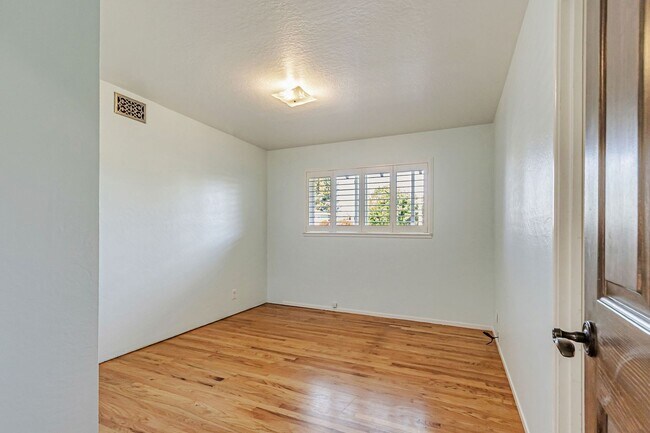 Building Photo - Elegant and Spacious 4Bedroom Sunnyvale Home