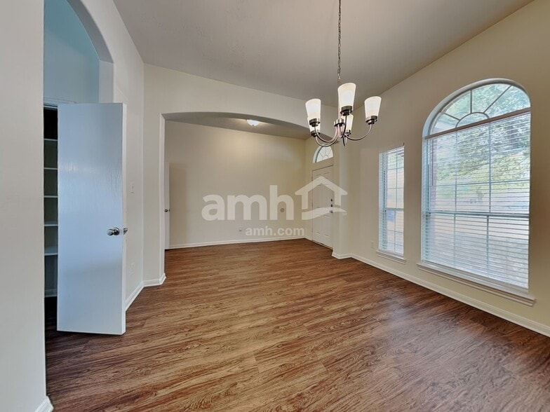 Building Photo - 2543 Fox River Ln