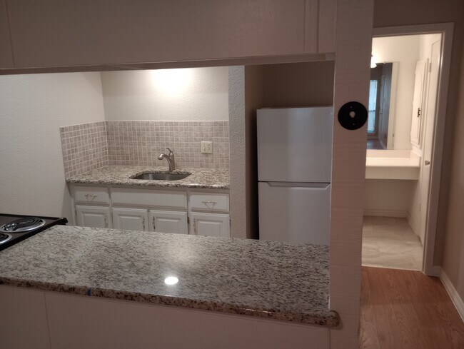 Building Photo - 7152 Fair Oaks Ave