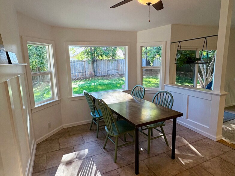 Building Photo - 1853 Marlene Ave