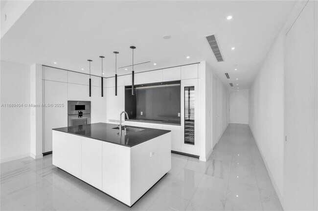 Building Photo - 300 Biscayne Blvd Way