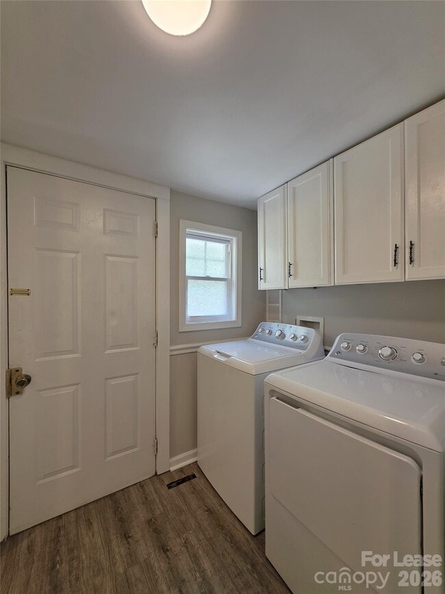 Building Photo - 337 Fox St SW