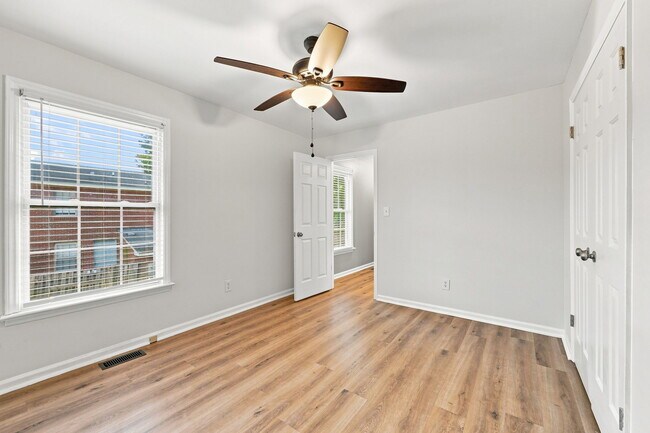 Building Photo - 126 Oakmont Dr