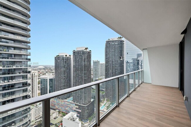 Building Photo - 1010 Brickell Ave